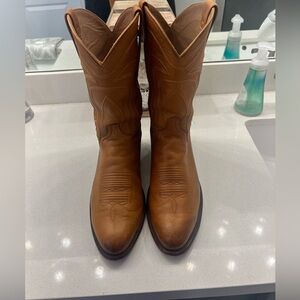 Tecovas Desert Cartwright sz 12.5 D worn a few time mainly in the office. No box